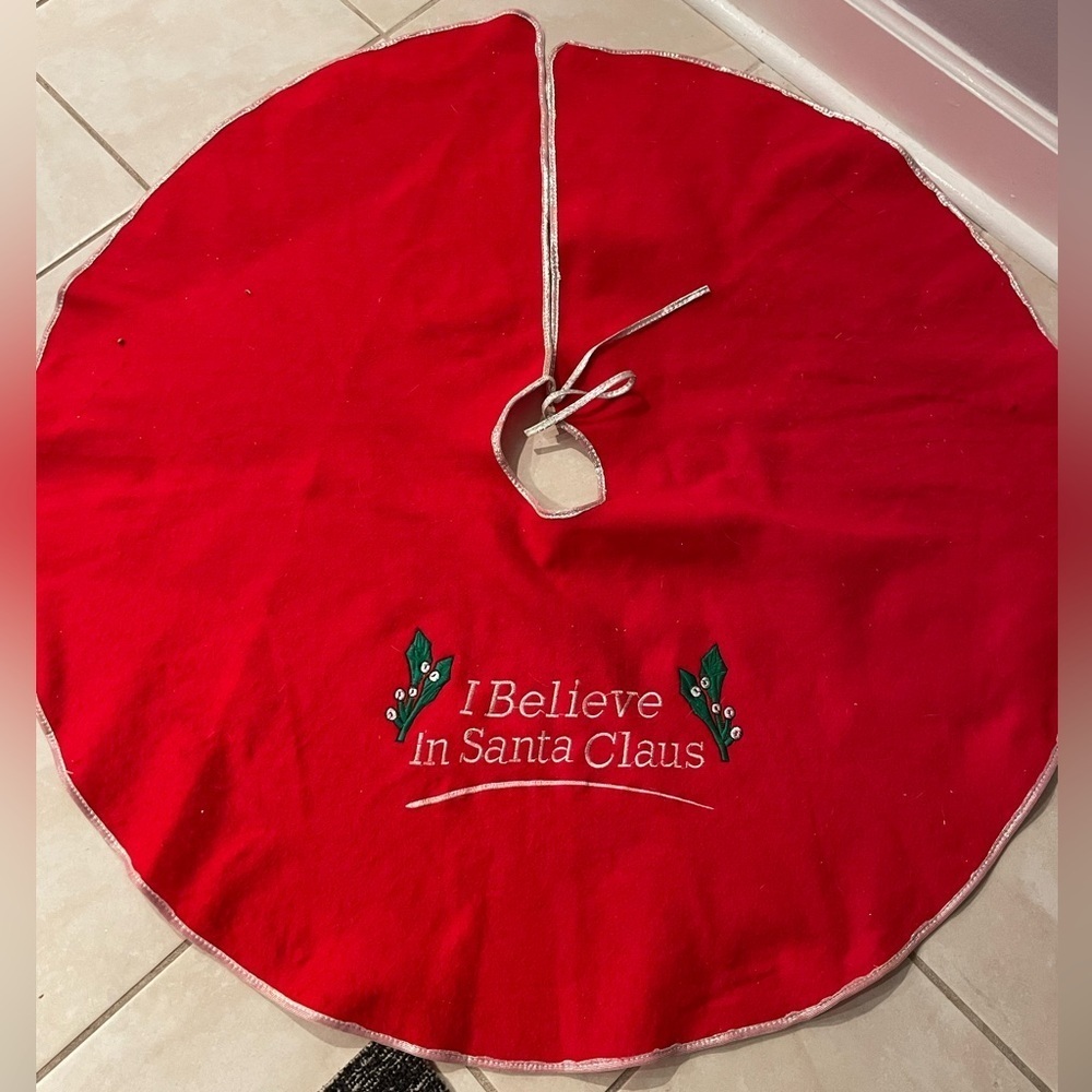 Vintage Red felt “ I believe in Santa” embroidered Tree Skirt